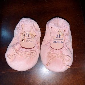 0-3 month Baby Gap light pink ballet shoes.
